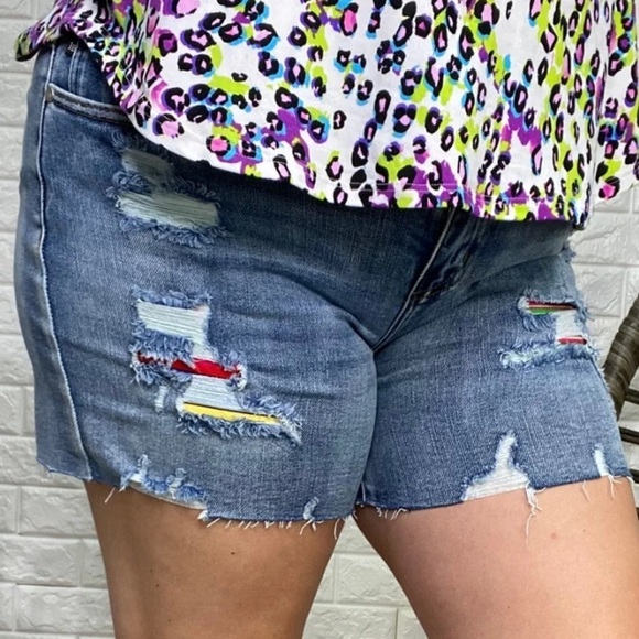 Judy Blue Serape Patch Mid Thigh Shorts Plus Size 1X M2 - Picture 1 of 9